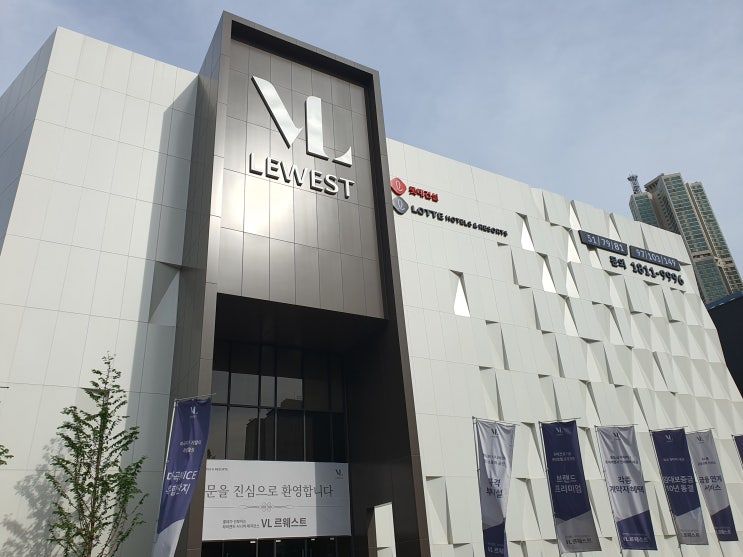 VL르웨스트 모델하우스 VR인지기능 검사 키오스크 — 키오스크 현장 사진 2