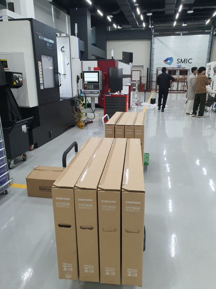 경기테크노파크 디지털전환허브 제품 특수 설치 — DID제품 현장 사진 5